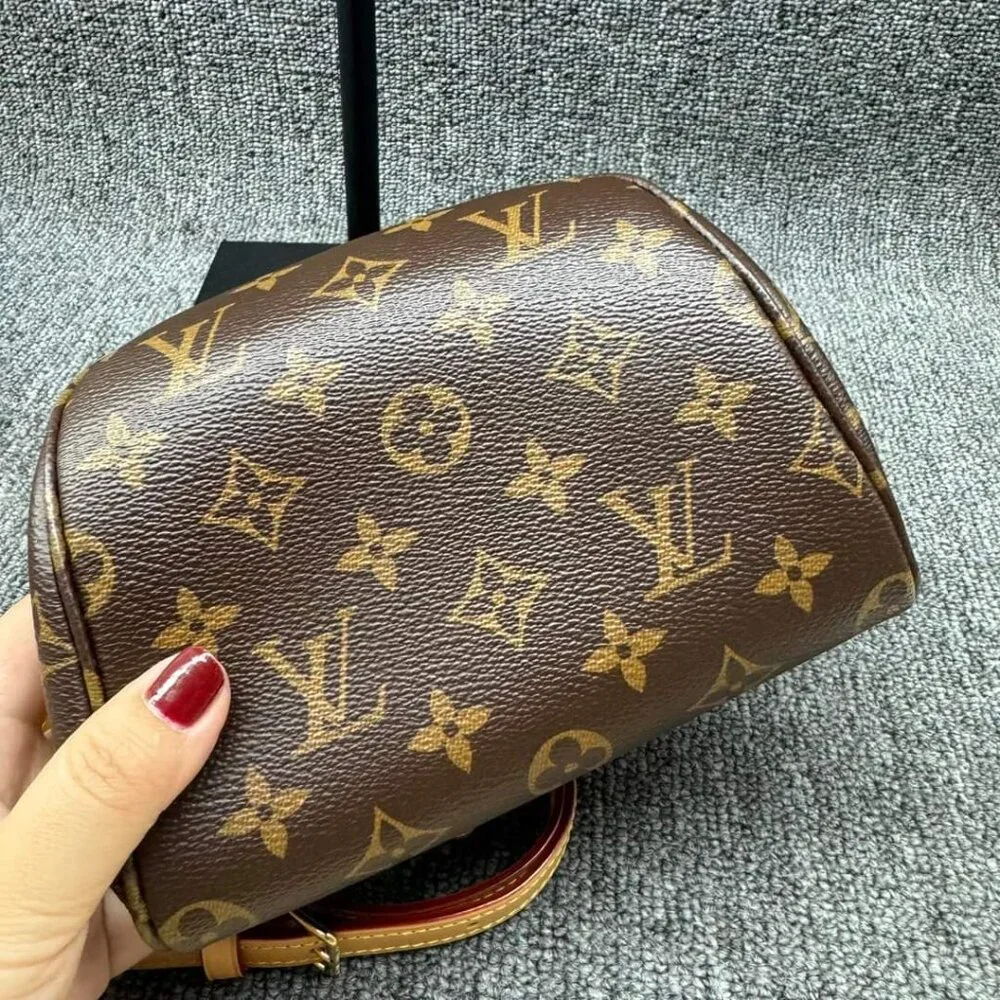 100% Authentic Louis Vuitton Leather Belt Bag - Picture 4 of 13